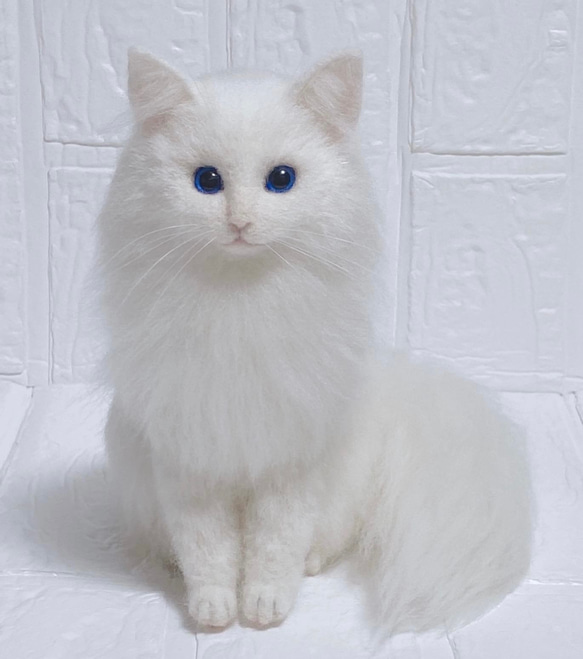 羊毛フェルト猫  白猫  長毛白猫   猫  リアル猫 3枚目の画像