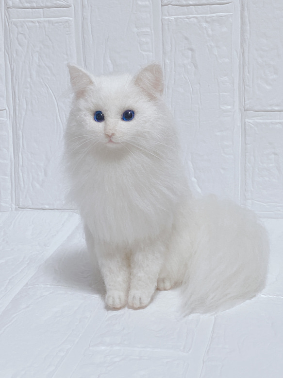 羊毛フェルト猫  白猫  長毛白猫   猫  リアル猫 2枚目の画像