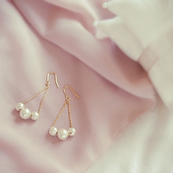 3 Cotton pearls ゆらゆらピアス 1枚目の画像