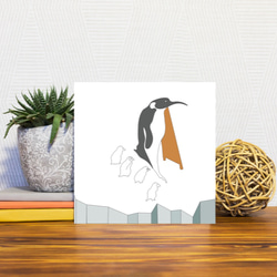 ペンギン立て看板に興味津々　正方形キャンバスプリント・ファブリックパネル 3枚目の画像