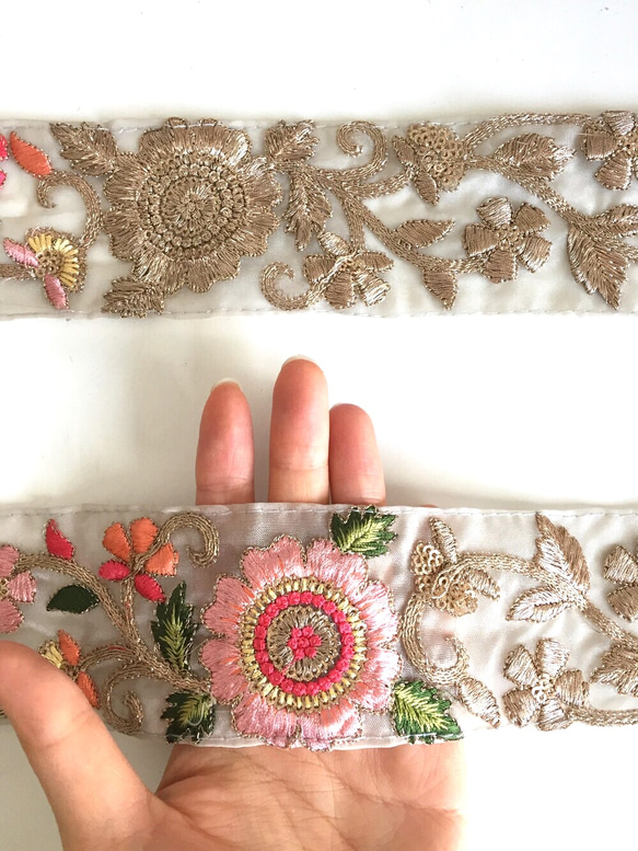 【SALE /1m】 インド刺繍リボン　オーガンジー　ライトグレー 3枚目の画像