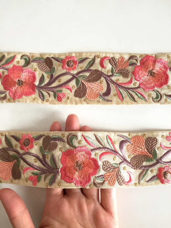【50cm】インド刺繍リボン　ベージュxピンク 3枚目の画像