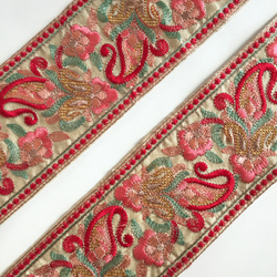 【SALE / 50cm】インド刺繍リボン　ベージュxレッド　ペイズリー 2枚目の画像