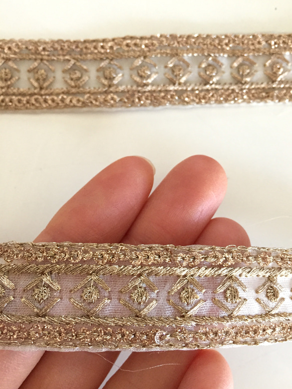 【50cm】インド刺繍リボン ホワイトxゴールド　オーガンジー 4枚目の画像
