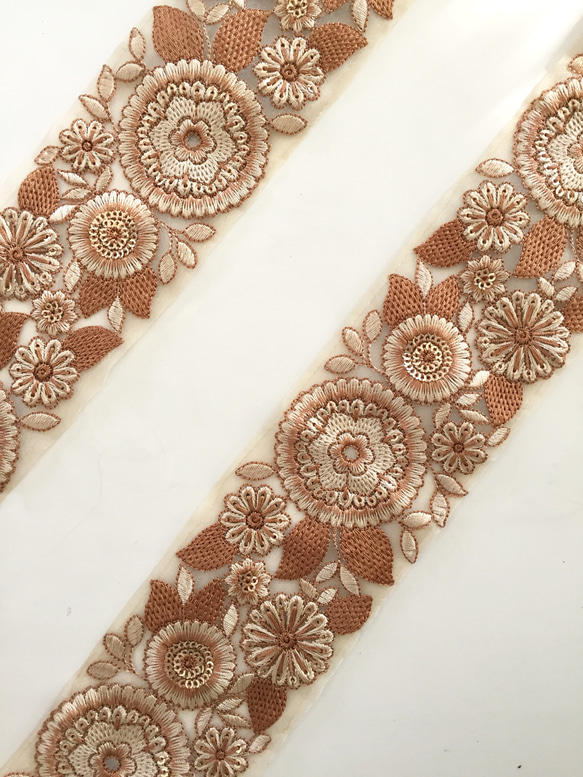 【50cm】インド刺繍リボン ベージュ　オーガンジー　フラワー 5枚目の画像