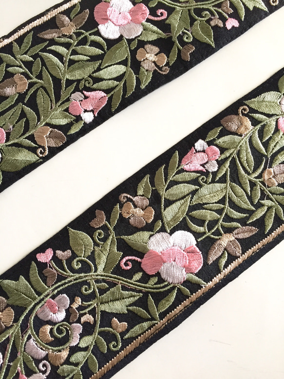 【50cm】インド刺繍リボン　ブラック　リーフフラワー 1枚目の画像