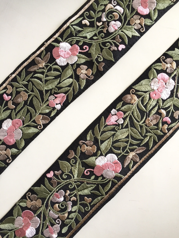 【50cm】インド刺繍リボン　ブラック　リーフフラワー 2枚目の画像