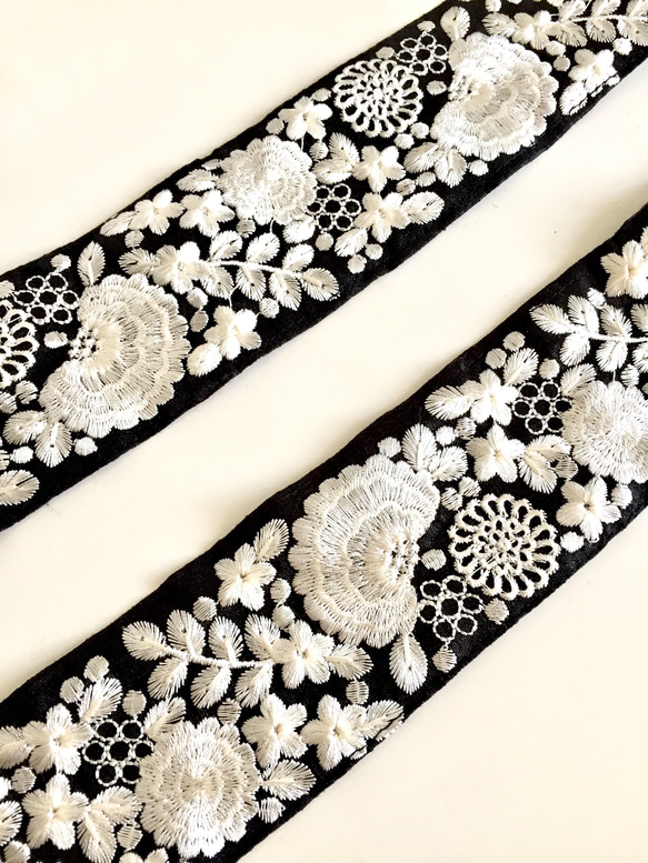 【50cm】インド刺繍リボン ブラックxホワイト　シルク 1枚目の画像