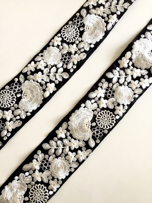 【50cm】インド刺繍リボン ブラックxホワイト　シルク 2枚目の画像