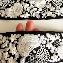 【50cm】インド刺繍リボン ブラックxホワイト　シルク 4枚目の画像