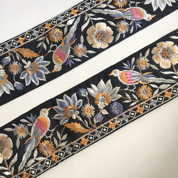 【50cm】インド刺繍リボン　ブラックxブルー　バード　シルク 1枚目の画像