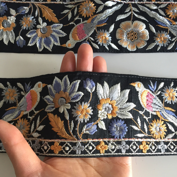 【50cm】インド刺繍リボン　ブラックxブルー　バード　シルク 4枚目の画像