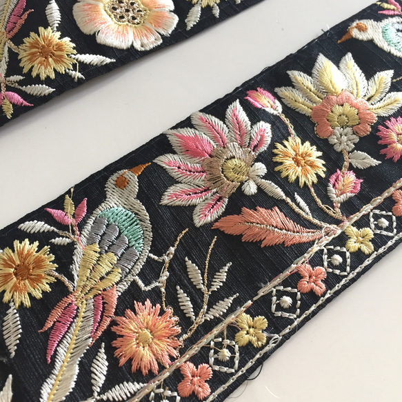 【50cm】インド刺繍リボン　ブラックxピンク　バード　シルク 2枚目の画像