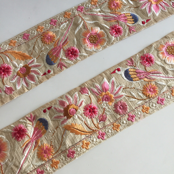 【50cm】インド刺繍リボン　アイボリーxピンク　バード　シルク 1枚目の画像
