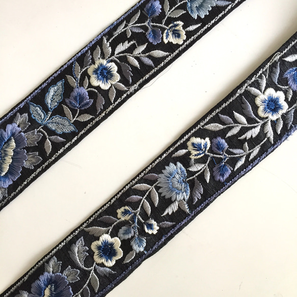 【50cm】インド刺繍リボン シルク　ブラックxブルー 2枚目の画像