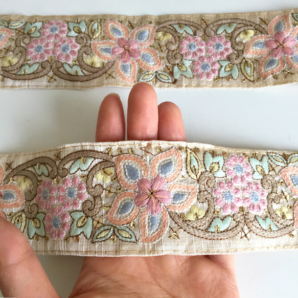 【50cm】インド刺繍リボン アイボリー　パステル　シルク 3枚目の画像