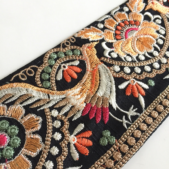 【50cm】インド刺繍リボン ブラックxオレンジ　バード　シルク 3枚目の画像