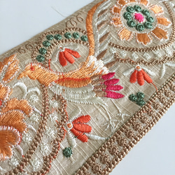 【50cm】インド刺繍リボン アイボリーxオレンジ　バード　シルク 4枚目の画像