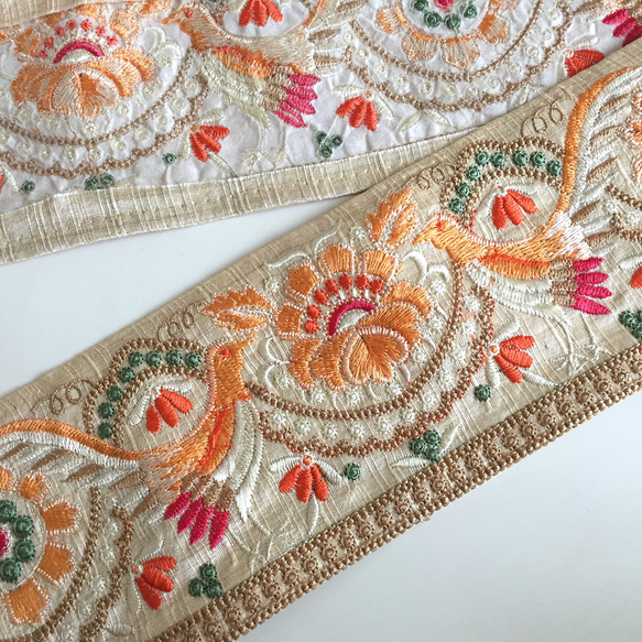 【50cm】インド刺繍リボン アイボリーxオレンジ　バード　シルク 6枚目の画像