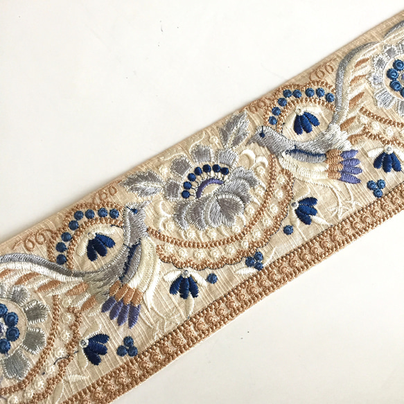 【50cm】⚠︎インド刺繍リボン アイボリーxブルー　バード　シルク 1枚目の画像