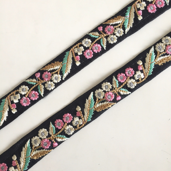 【50cm】インド刺繍リボン ブラック　ピンク　シルク　VS4 2枚目の画像