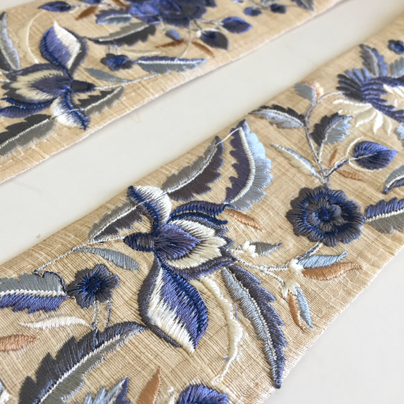 【50cm】インド刺繍リボン アイボリーxブルー　シルク　SS26 3枚目の画像