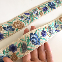 【50cm】インド刺繍リボン アイボリーxブルー　シルク　SS28 4枚目の画像