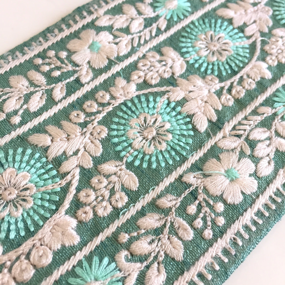 【50cm】インド刺繍リボン  エメラルドグリーン　シルク　SS92 4枚目の画像