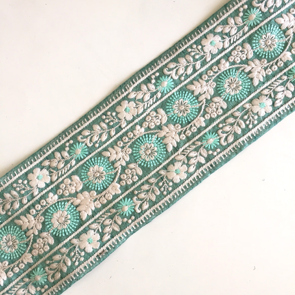 【50cm】インド刺繍リボン  エメラルドグリーン　シルク　SS92 5枚目の画像