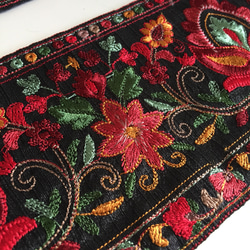 【50cm】インド刺繍リボン ブラックxレッド　フラワー　シルク　SS156 3枚目の画像