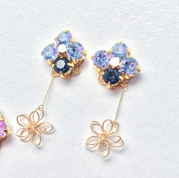 SWAROVSKI 紫陽花とゆれるflower　イヤリング 2枚目の画像