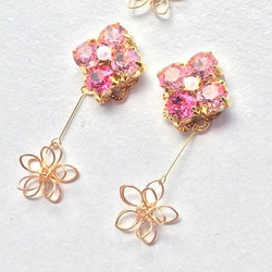 SWAROVSKI 紫陽花とゆれるflower　　ピアス 4枚目の画像