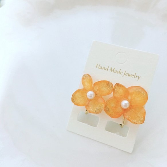橙色繡球花造型耳針 第4張的照片