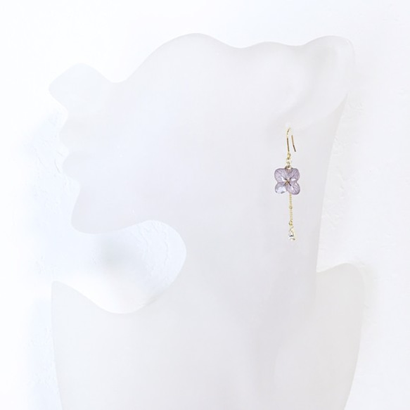 繡球吊式耳環/耳環白色 第3張的照片