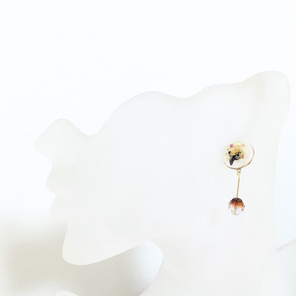 揺れるお花(ビオラ)ピアス 4枚目の画像