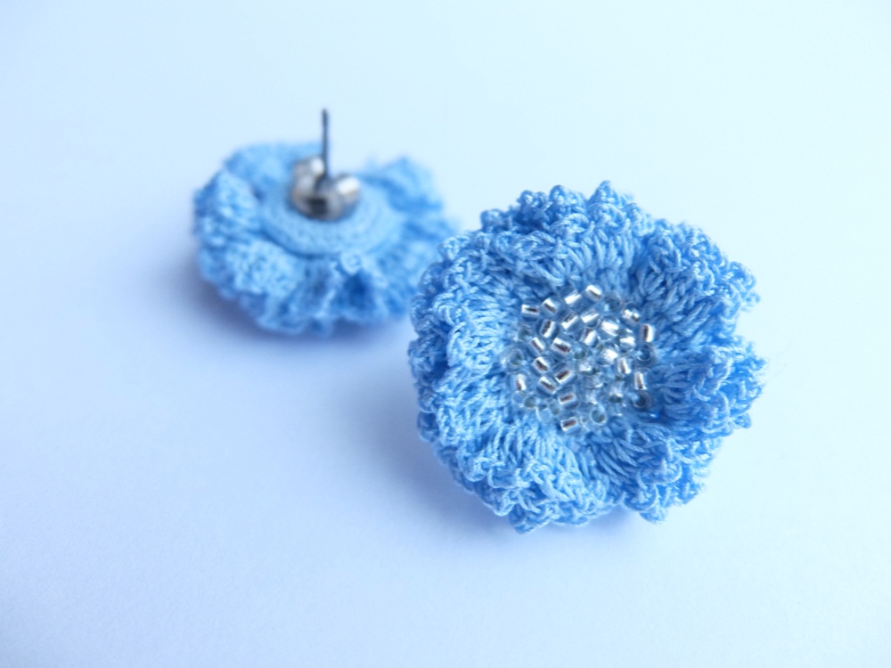 お花ピアス　水色