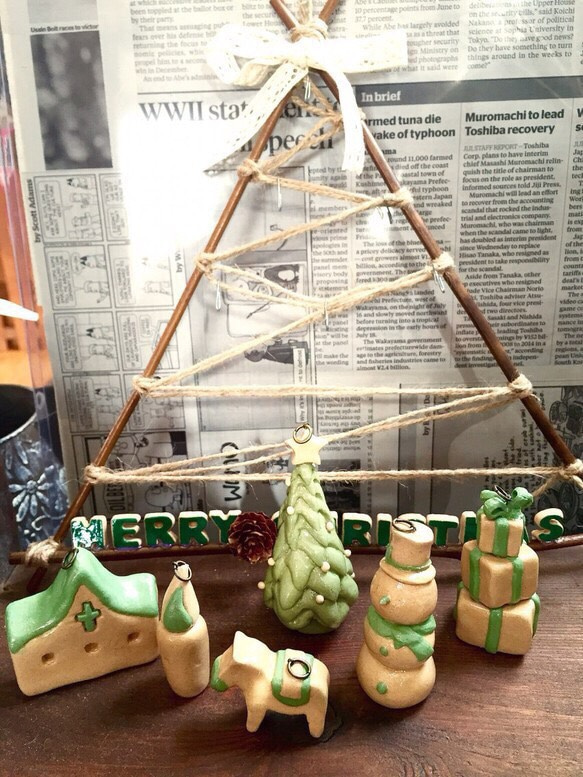 クリスマスオーナメントの三角リース（グリーン） 3枚目の画像