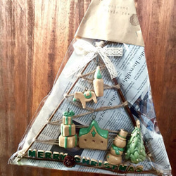 クリスマスオーナメントの三角リース（グリーン） 5枚目の画像