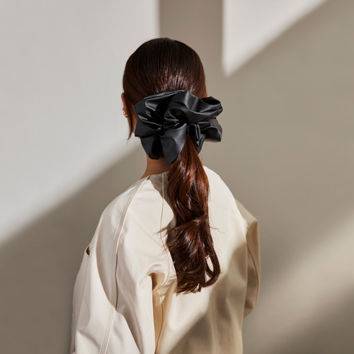 冬の最新作】フェイクレザービッグシュシュ ブラック シュシュ franmom