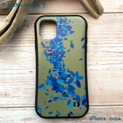 スマホケース■ iPhone13対応□ 耐衝撃■ グリップケース□ Blue leaf・カーキ 1枚目の画像