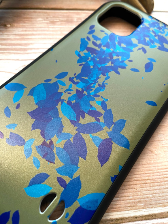 スマホケース■ iPhone13対応□ 耐衝撃■ グリップケース□ Blue leaf・カーキ 7枚目の画像