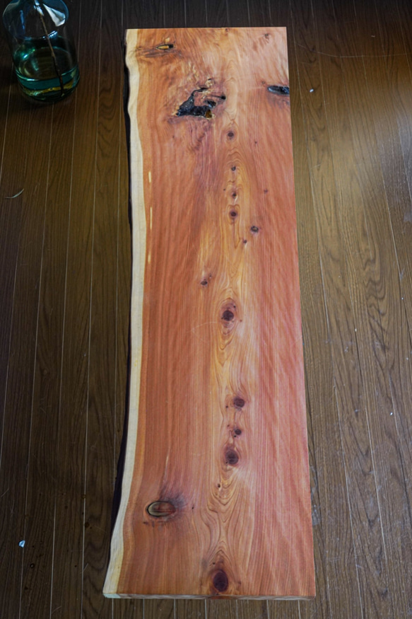 赤みを帯びた木目が美しい 一枚板 ローテーブル 8枚目の画像