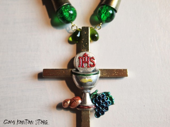 NEW『十字架と硝子玉のスネークネックレス』【緑】 3枚目の画像
