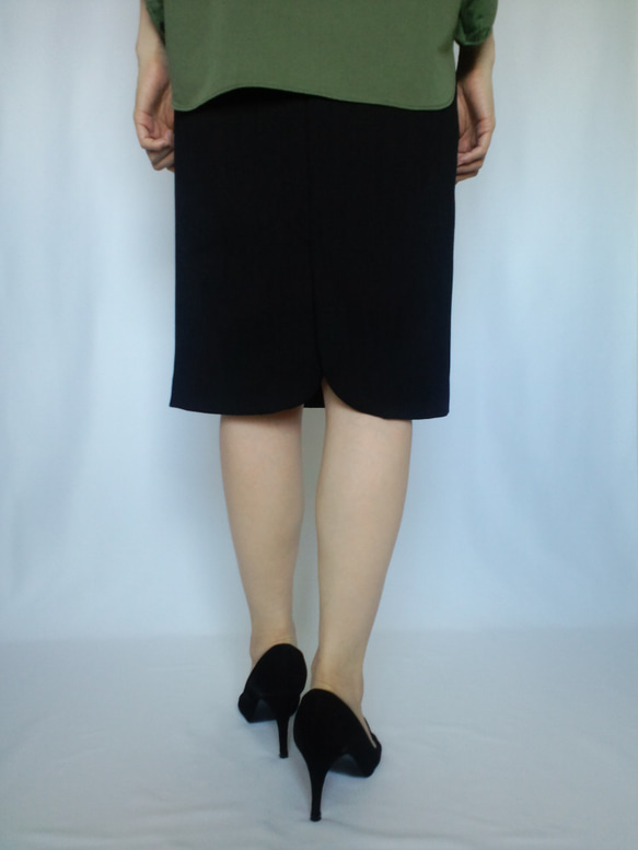後ろ姿がかわいいタイトスカート（黒） 1枚目の画像