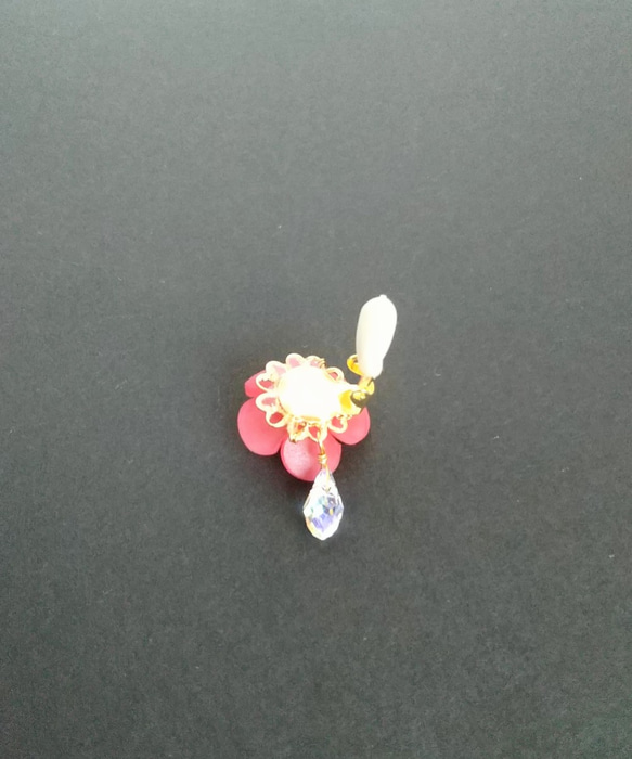 アシンメトリー　つやけし梅の花のイヤリング 4枚目の画像
