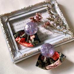 チェコガラスボタンと刺繍リボンのピアス 1枚目の画像