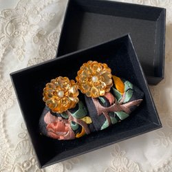 ゴールドのお花と刺繍リボンのアクセサリー 3枚目の画像