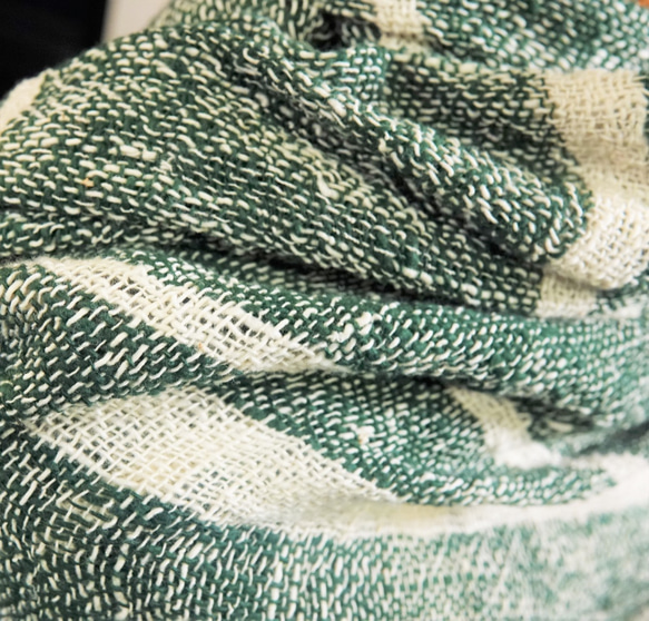〜ラオスの緑は、強くてやさしい〜　手紬ぎスカーフ　大判　グリーンストライプ　2104S003 3枚目の画像