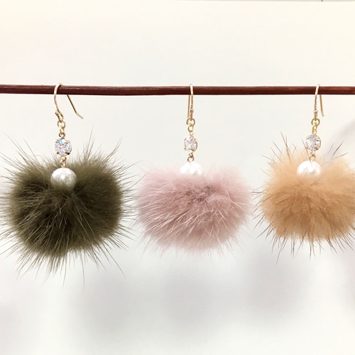ふわふわミンクファーピアス／イヤリング ピアス（フック・チェーン