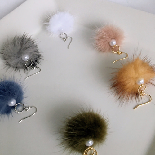 ふわふわミンクファーリングピアス／イヤリング ピアス（フック